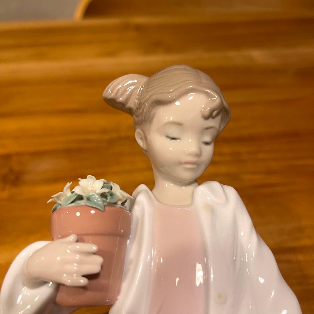 リヤドロ 雨上がりの午後に 8240 フィギュリン 人形 少女 鳥 花 置物