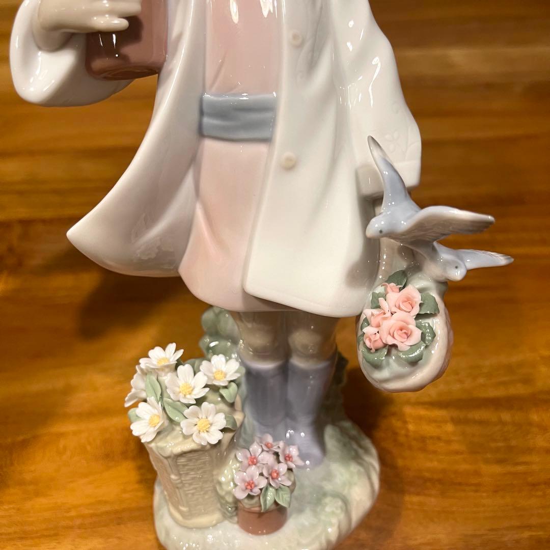 リヤドロ 雨上がりの午後に 8240 フィギュリン 人形 少女 鳥 花 置物