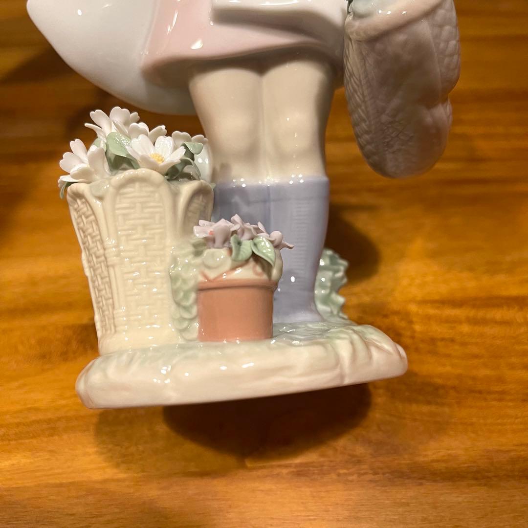 リヤドロ 雨上がりの午後に 8240 フィギュリン 人形 少女 鳥 花 置物