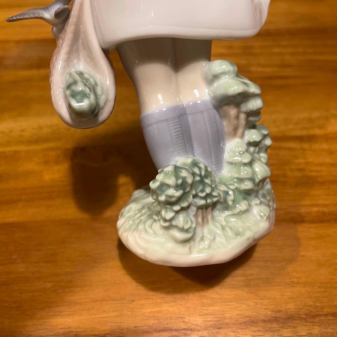 リヤドロ 雨上がりの午後に 8240 フィギュリン 人形 少女 鳥 花 置物