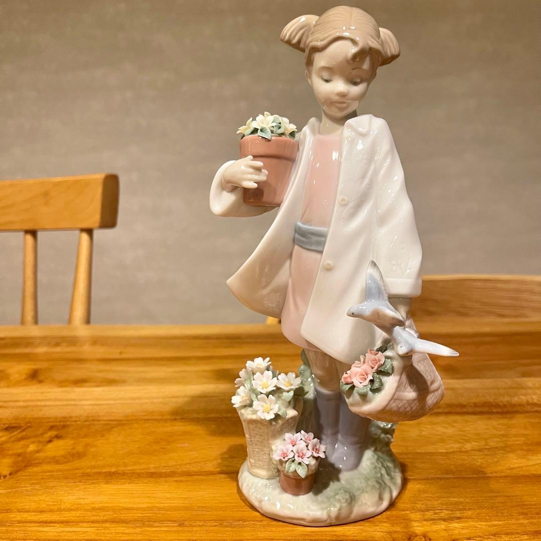 リヤドロ 雨上がりの午後に 8240 フィギュリン 人形 少女 鳥 花 置物