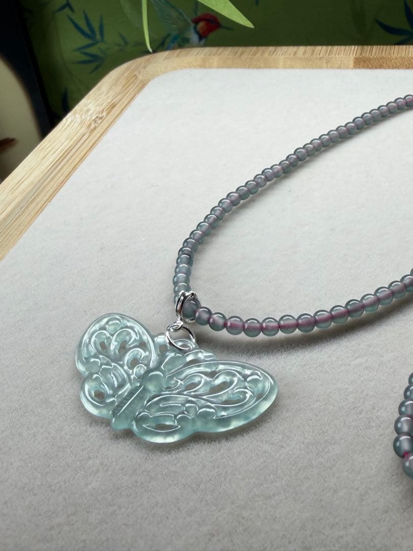 高品質❣️天然本翡翠 高氷種氷藍水ふんわり蝶々＆小粒ビーズネックレス　鑑定書付き