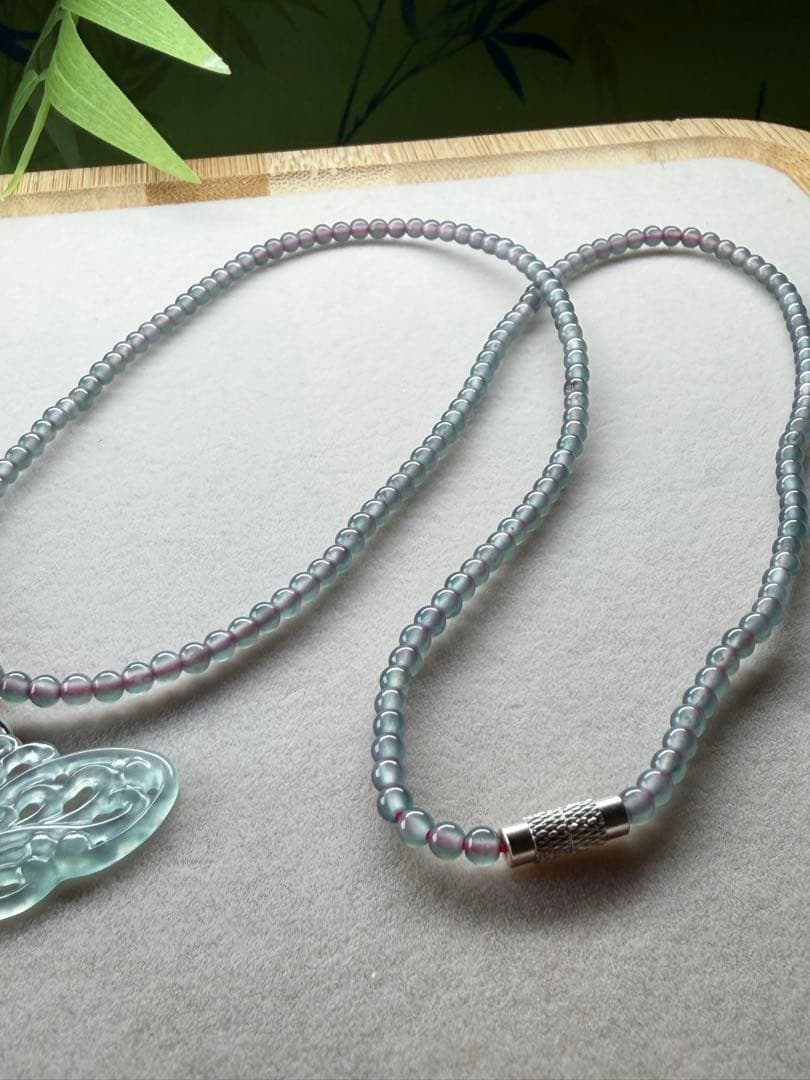 高品質❣️天然本翡翠 高氷種氷藍水ふんわり蝶々＆小粒ビーズネックレス　鑑定書付き