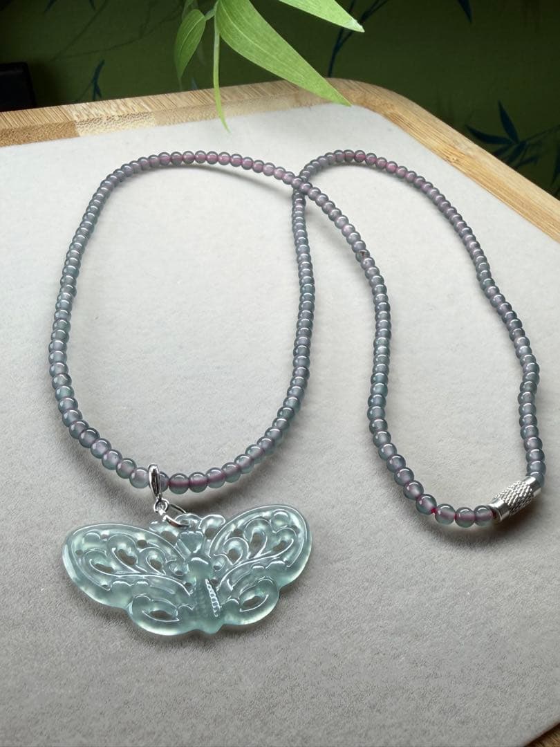 高品質❣️天然本翡翠 高氷種氷藍水ふんわり蝶々＆小粒ビーズネックレス　鑑定書付き