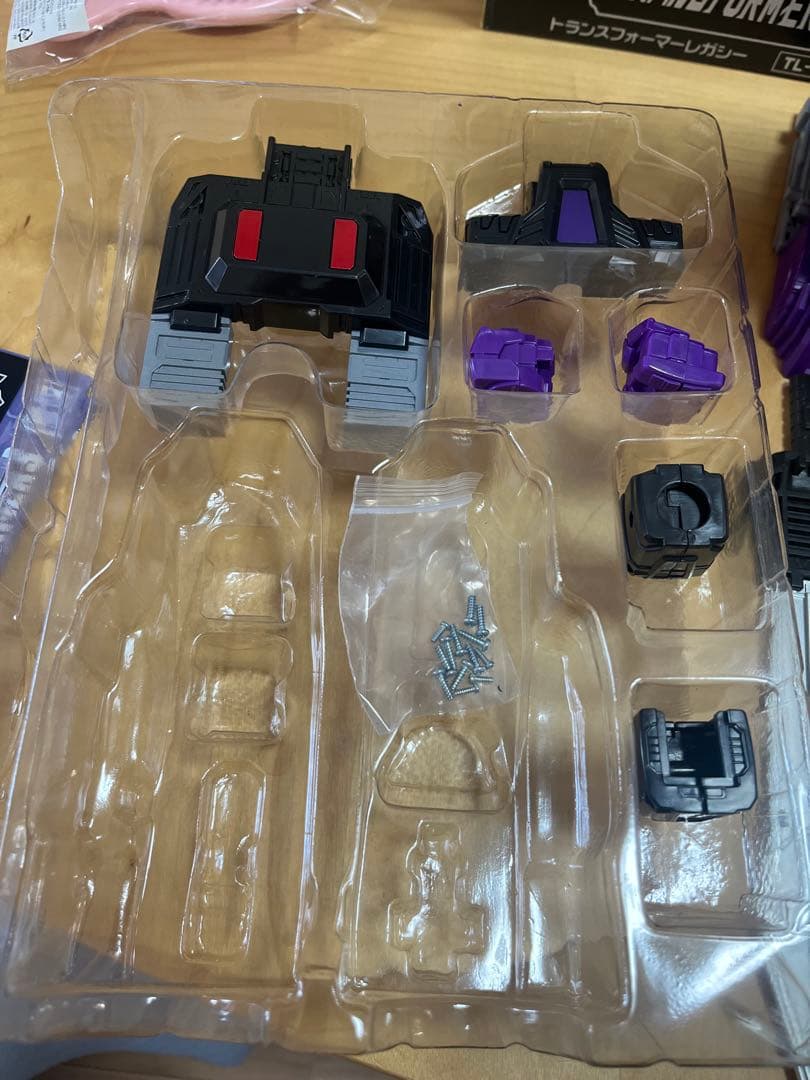 トランスフォーマー　メナゾール　+ アップグレードキット付き　dna dk