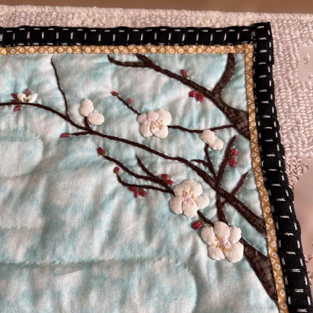 【1点物】ハンドメイド パッチワークキルト 尾長鶏と梅のタペストリー