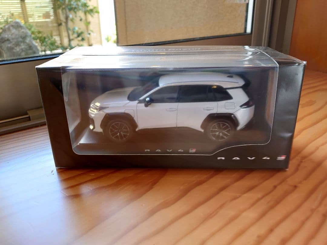 【2台】新型RAV4 GRスポーツ ブラックホワイト　ホワイト カラーサンプル
