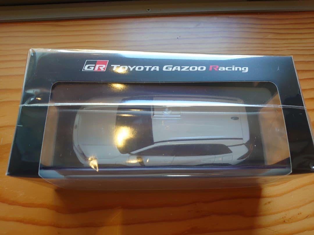 【2台】新型RAV4 GRスポーツ ブラックホワイト　ホワイト カラーサンプル