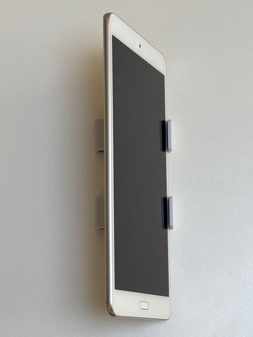 dtab Cmmpact d-02k ゴールド