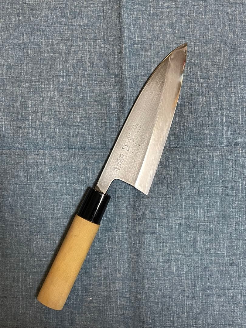 関孫六　銀寿　本鋼　出刃包丁　刃渡り15.5センチ
