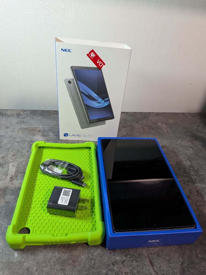 NEC LAVIE Tab T8 HD２とカバー付　ストレージ６４　メモリ４GB