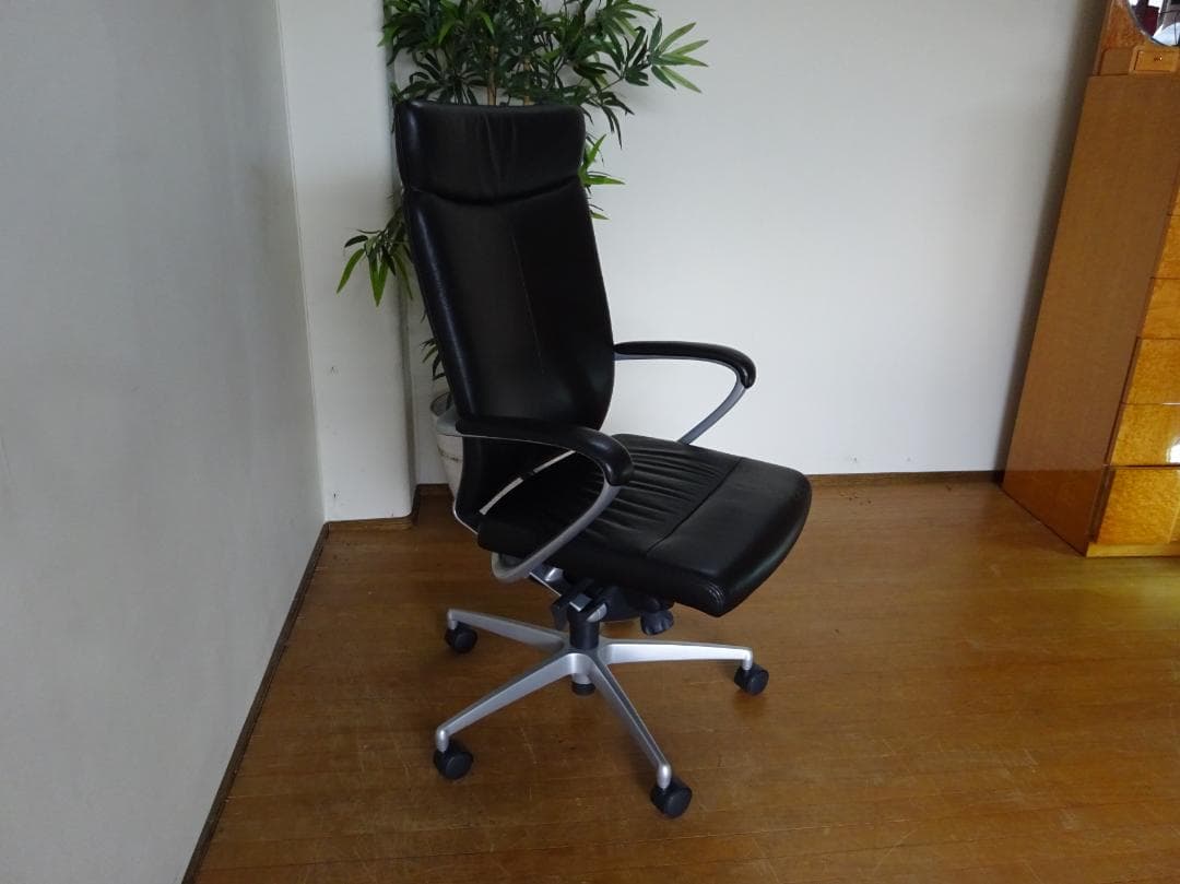 イトーキ　プレクサスチェア　ハイバック　肘付　本革　オフィスチェア　美品