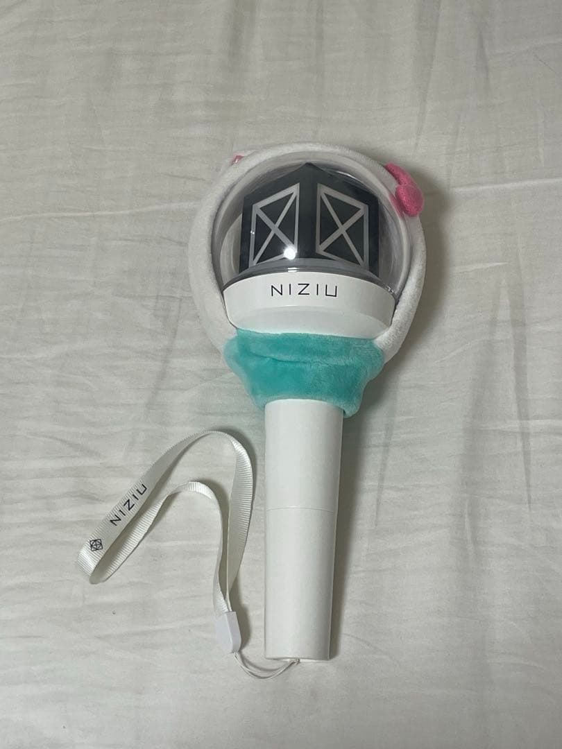 NiziU公式ペンライト＆ルキャペンライトカバー(おまけ付き)