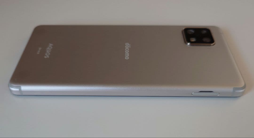 AQUOS sense4 (SH-41A) シルバー スマホ 本体