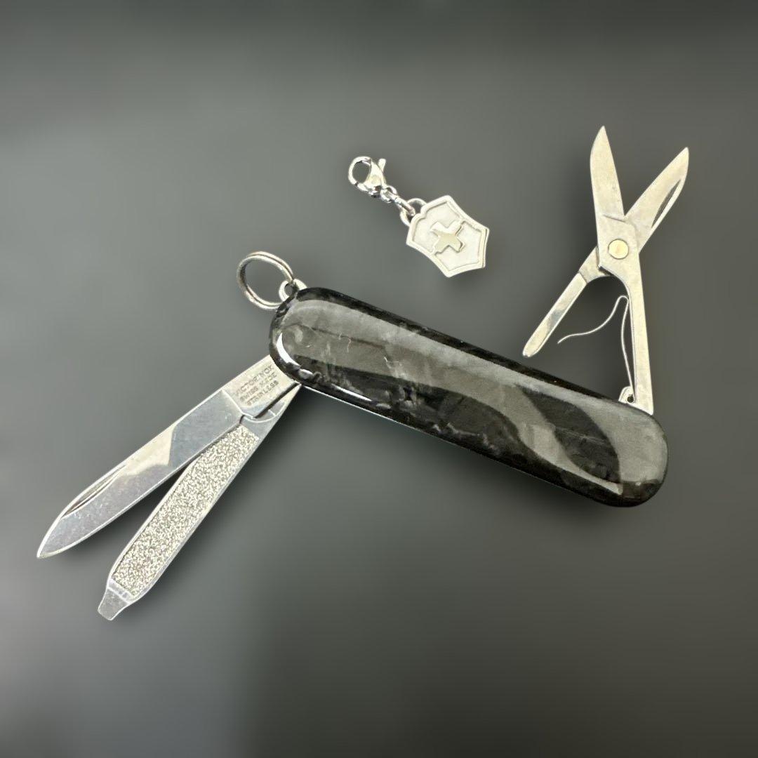 A*i様 (正規品)VICTORINOXクラシック SDブリリアントカーボン