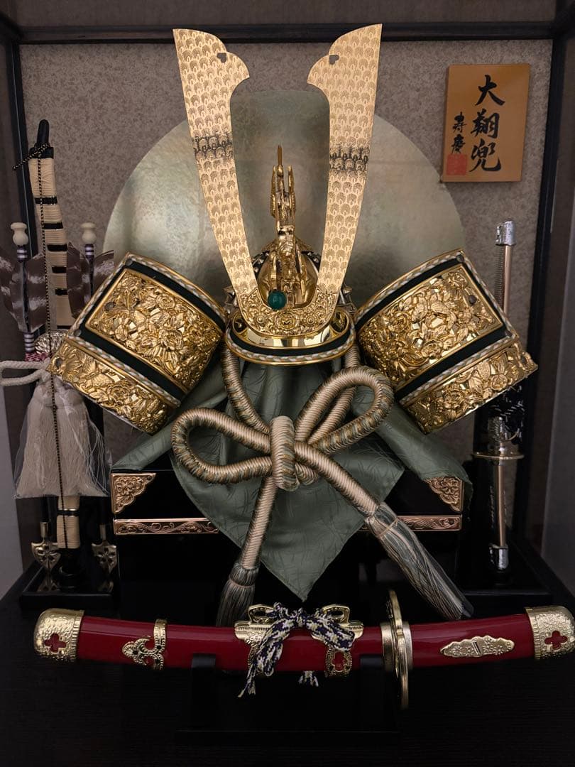 五月人形 大翔兜と刀セット ガラスケース・オルゴール付き