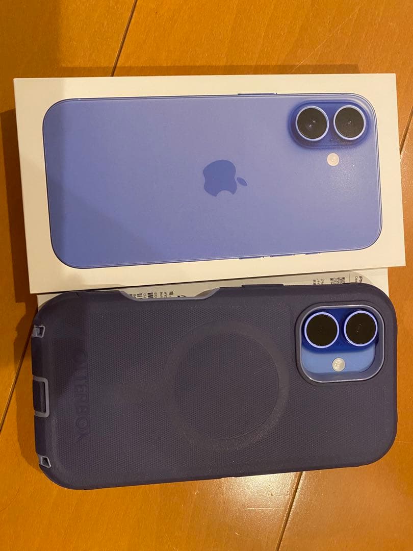 Apple iPhone 16 + OtterBoxケース