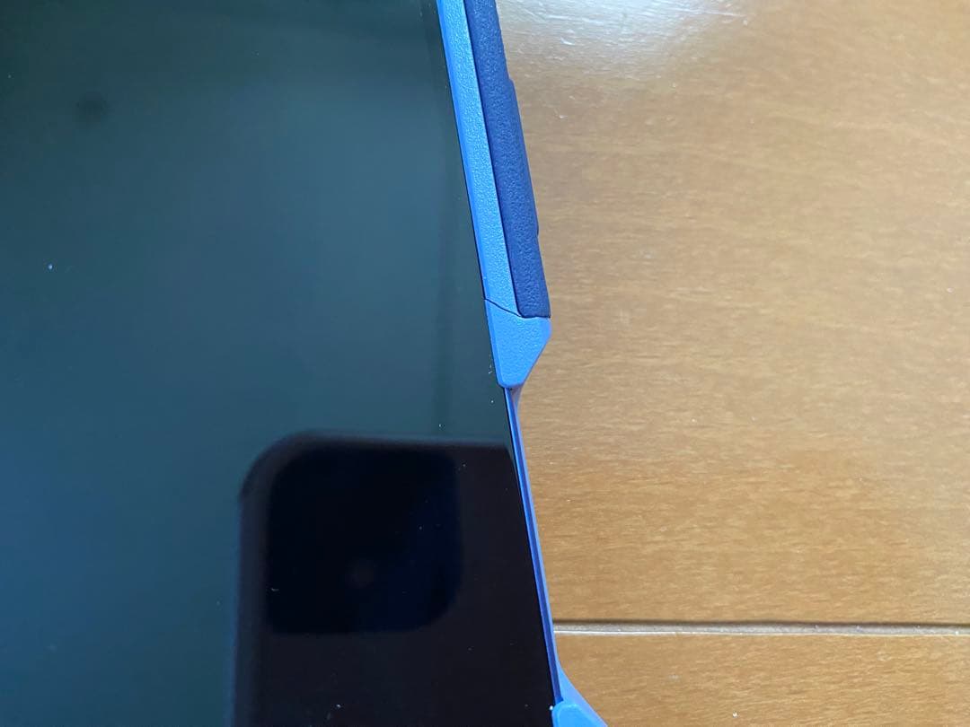 Apple iPhone 16 + OtterBoxケース