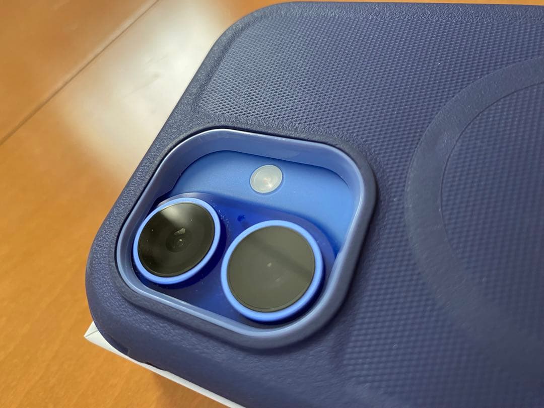 Apple iPhone 16 + OtterBoxケース