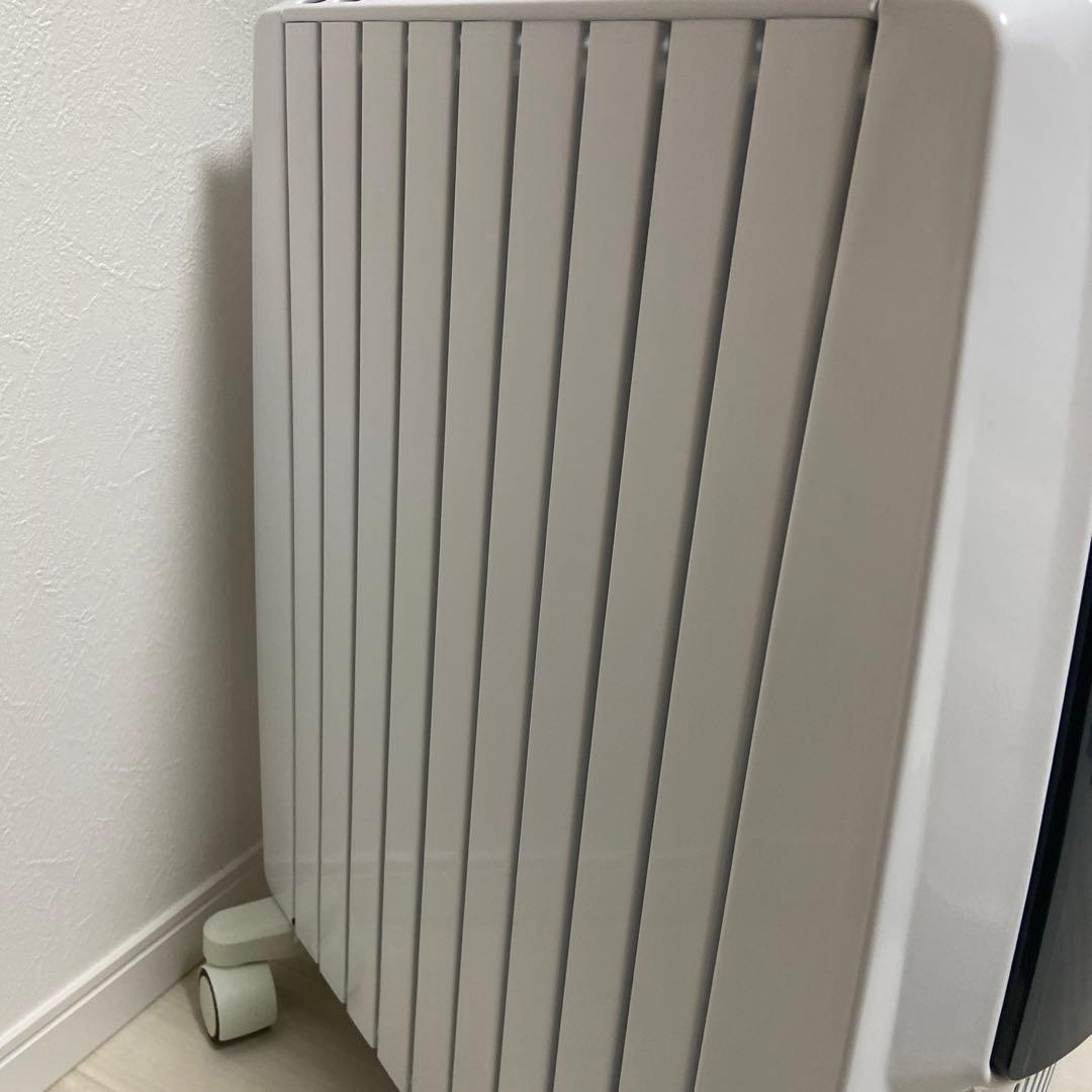 電気ヒーター DeLonghi QSD0915-BL