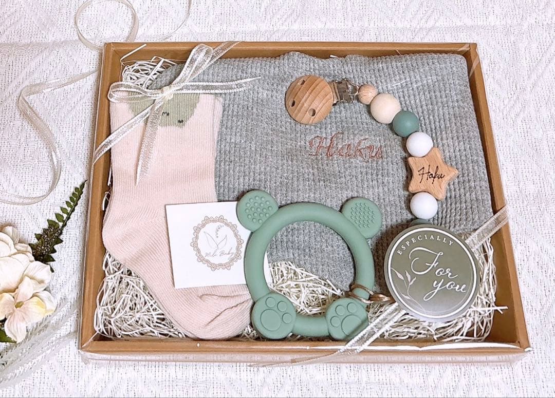 〔ハンドメイド〕ベビーギフトセット（ビブ・靴下・歯固め・クリップ）