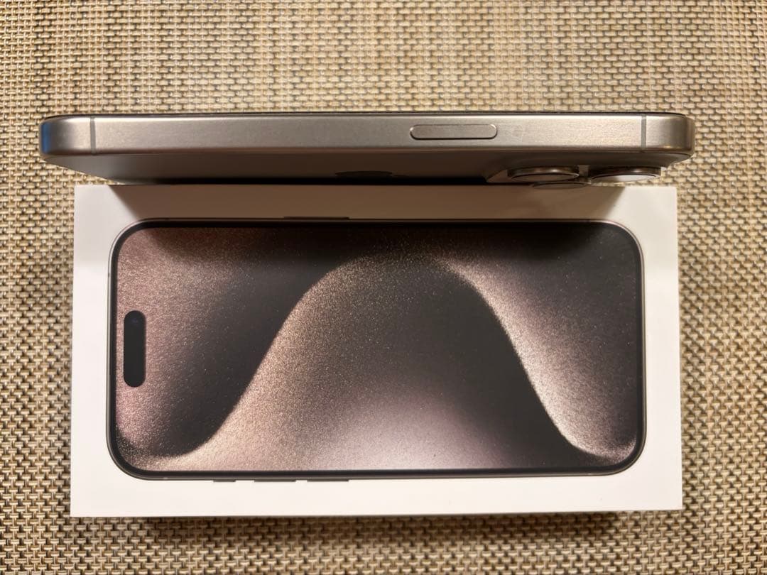 【美品】iPhone15Pro 256GB ナチュラルチタニウム