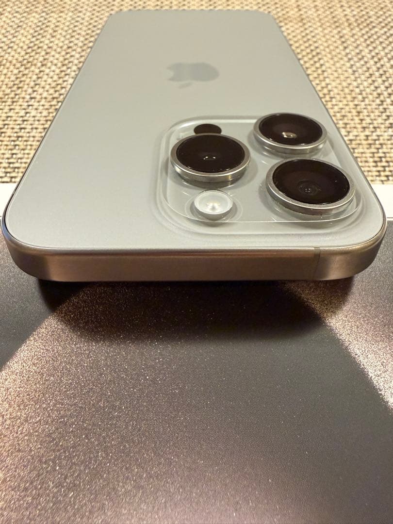 【美品】iPhone15Pro 256GB ナチュラルチタニウム