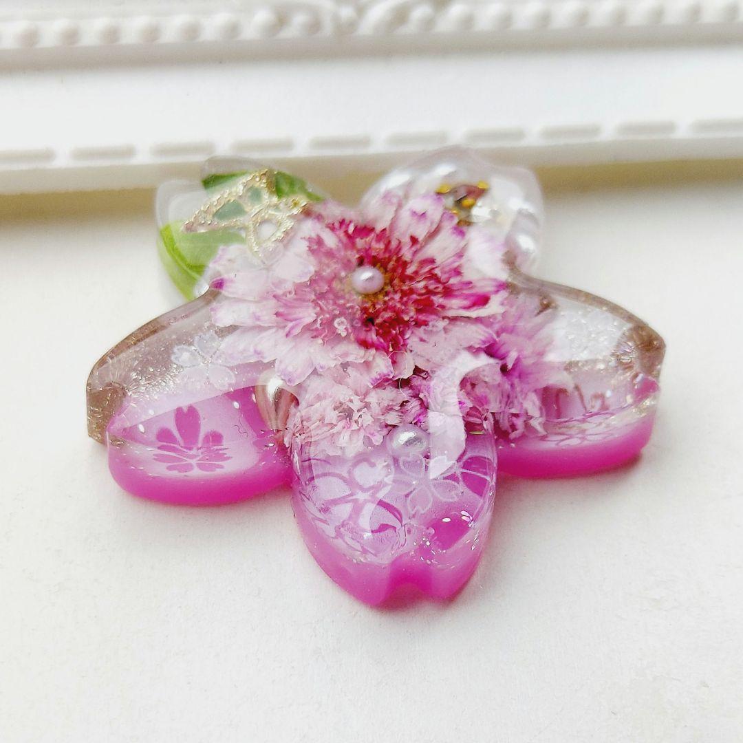 【1715】レジン　マトリカリア　ヘアゴム　ポニーフック　ブロ―チ　ハンドメイド