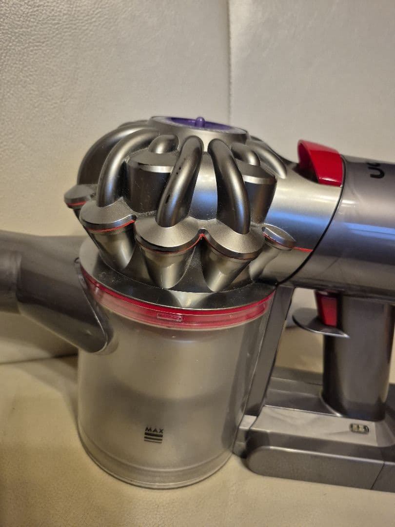 dyson v8 slim fluffy+ 本体、クリーナーヘッド、他セット