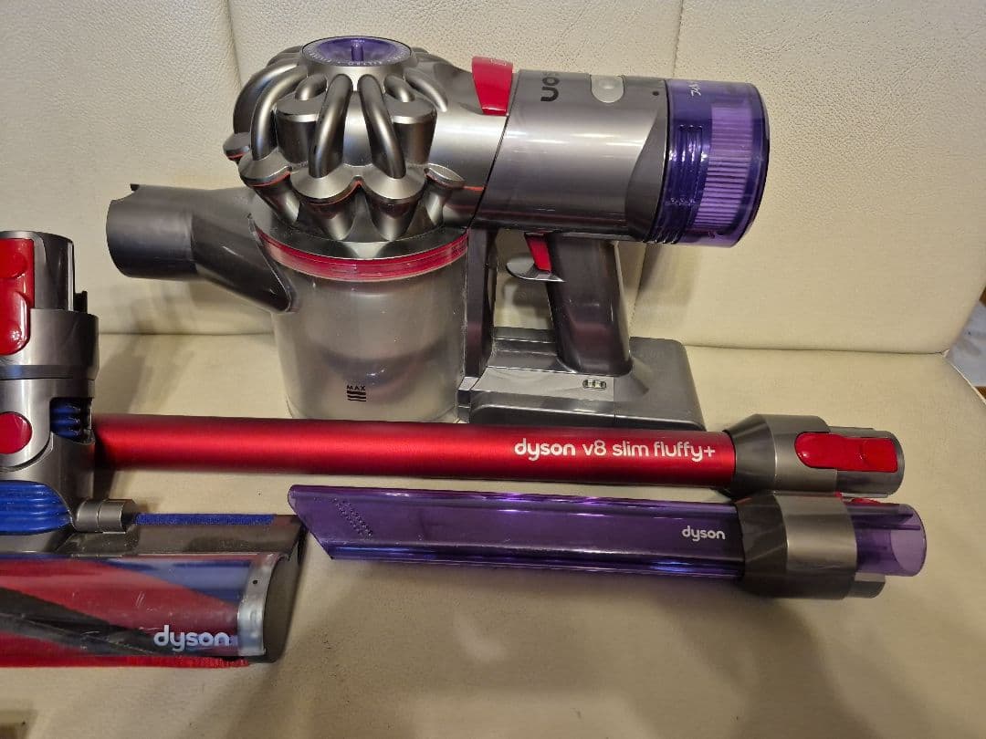 dyson v8 slim fluffy+ 本体、クリーナーヘッド、他セット