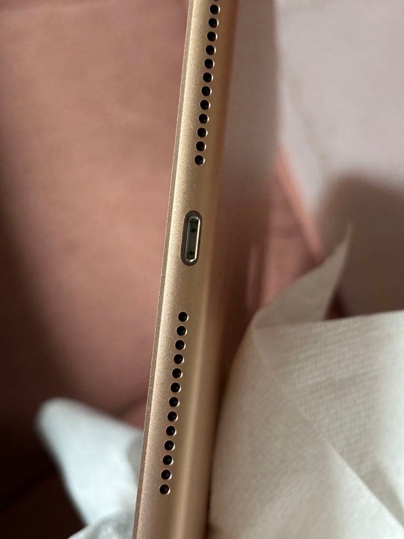 iPad (第7世代)32GB ゴールドWi-Fi + Cellular