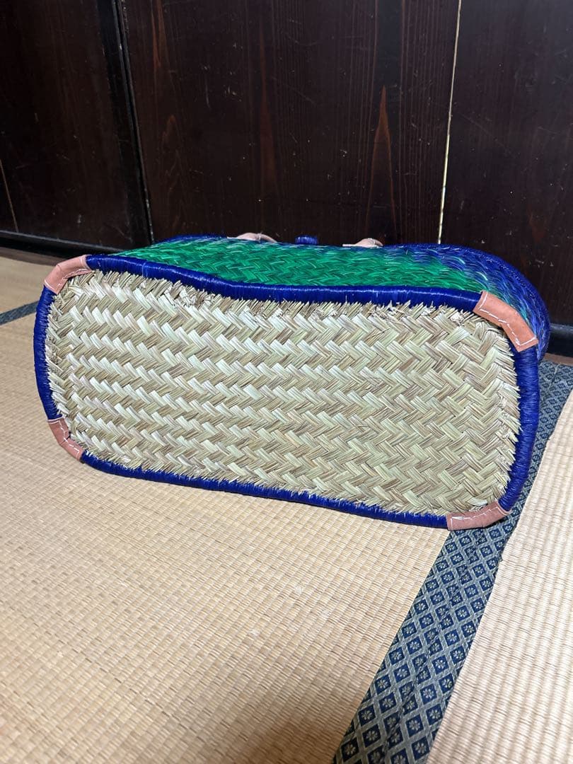 フランスマダガスカルの職人のマルシェバッグ　貴重品　一点物　グラデーションカラー