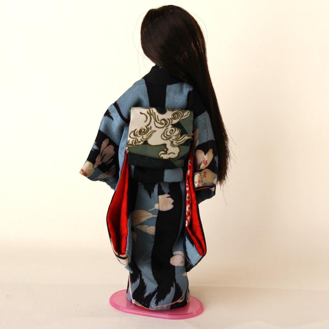 《大正浪漫》《ブライス・リカちゃんアンティーク着物セット》黒と水色の矢羽根に桜