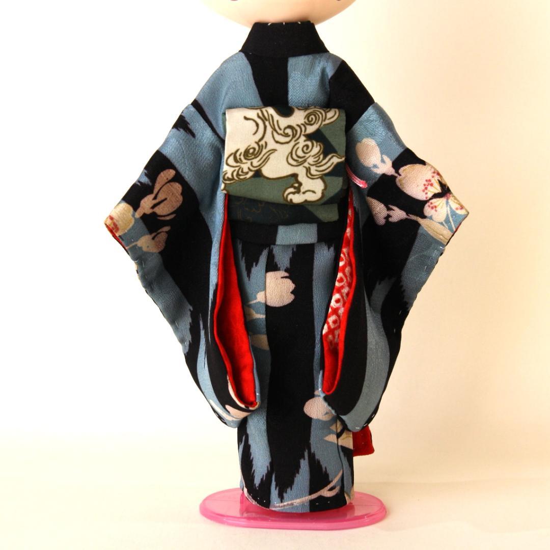 《大正浪漫》《ブライス・リカちゃんアンティーク着物セット》黒と水色の矢羽根に桜