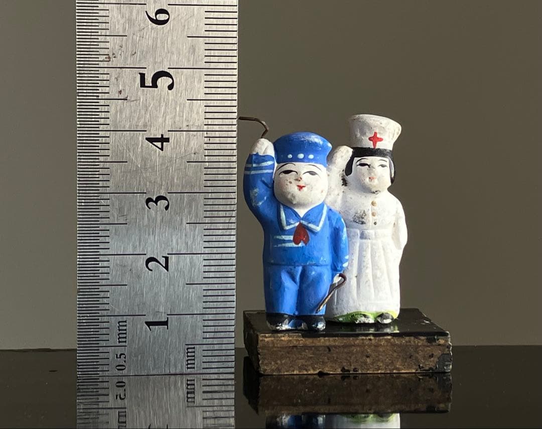 【戦中人形 水兵と看護婦 豆人形 約4㎝ 戦時資料】歴史資料郷土玩具海軍赤十字