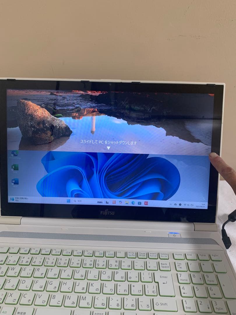 富士通タッチパネル付きi5/8/256GB新品SSDoffice2024ホワイト