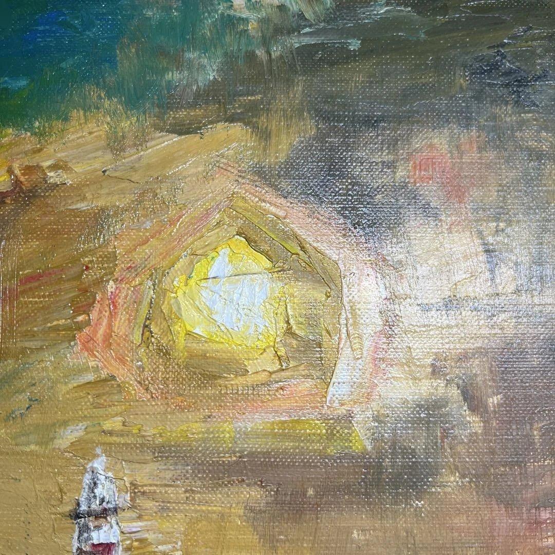 灯台と赤い屋根の建物が描かれた油彩画