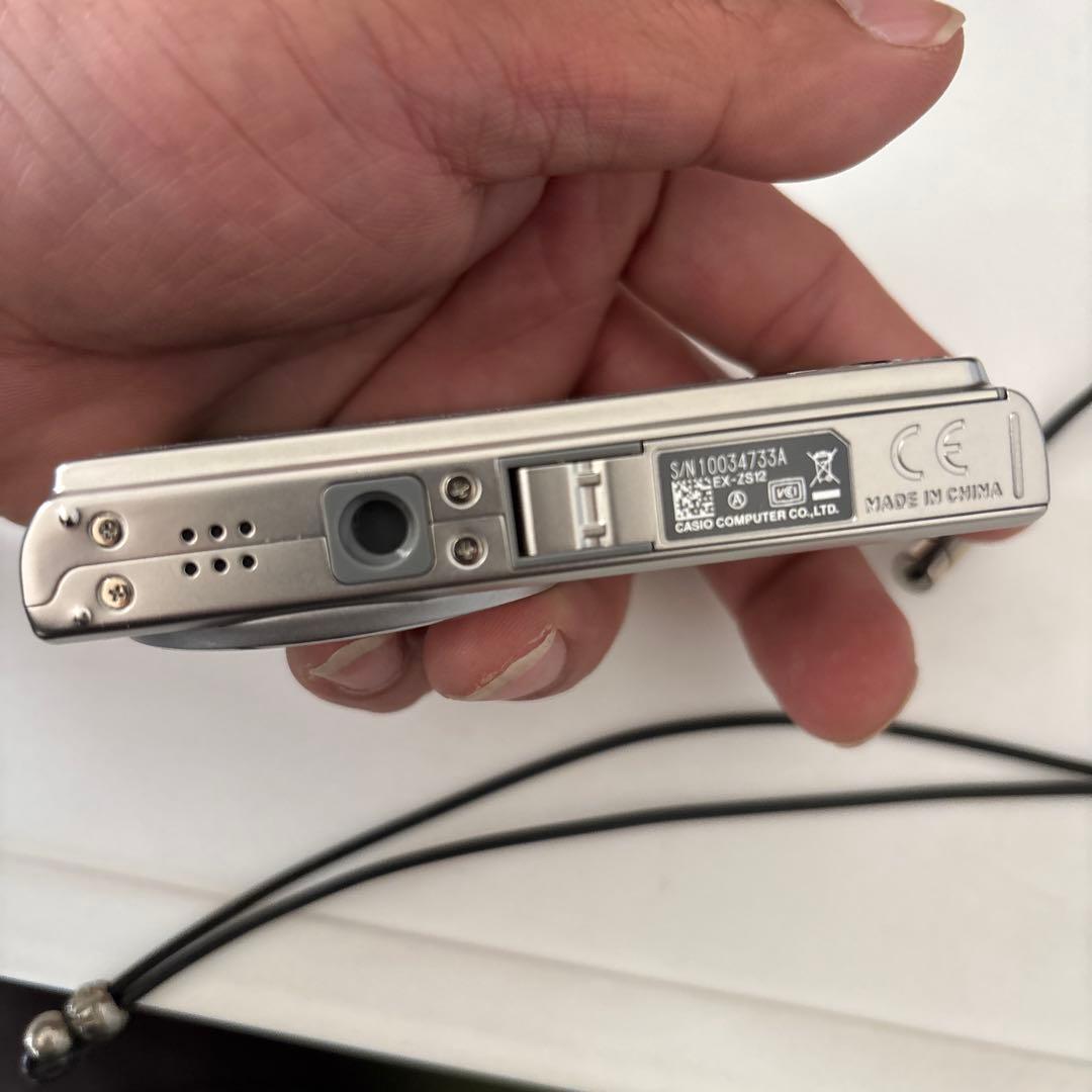 CASIO EXILIM 16.1メガピクセル コンパクトデジタルカメラ