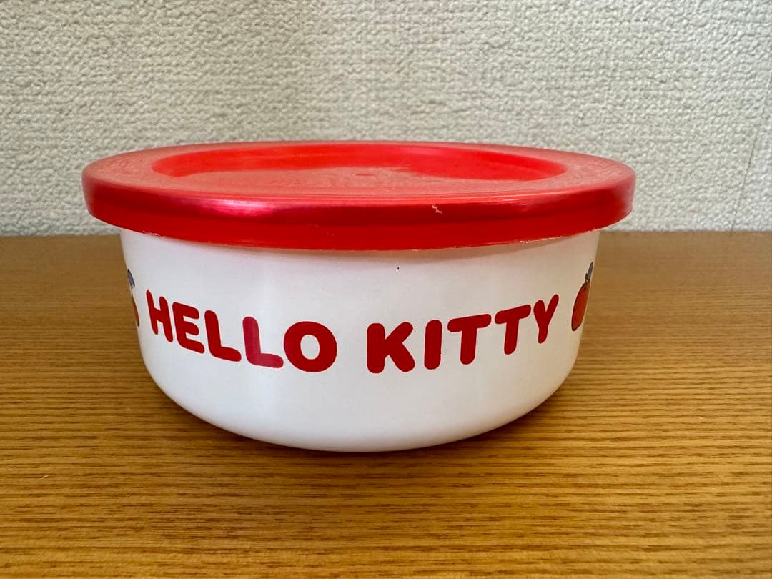 キティ、シナモロール、いちご柄　ホーローなど