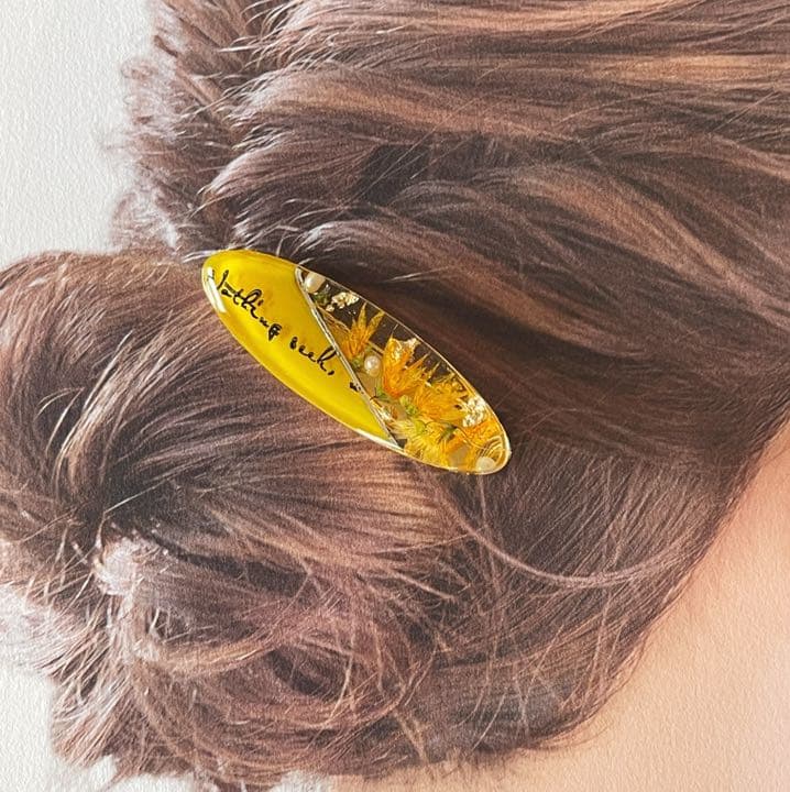 押し花メラスフェルラ❤金箔とパール入り♪英字ツートンのオーバル型ヘアクリップ