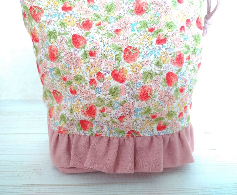 【オーダー受付中】ハンドメイド☆いちご柄 お弁当袋&コップ袋セット