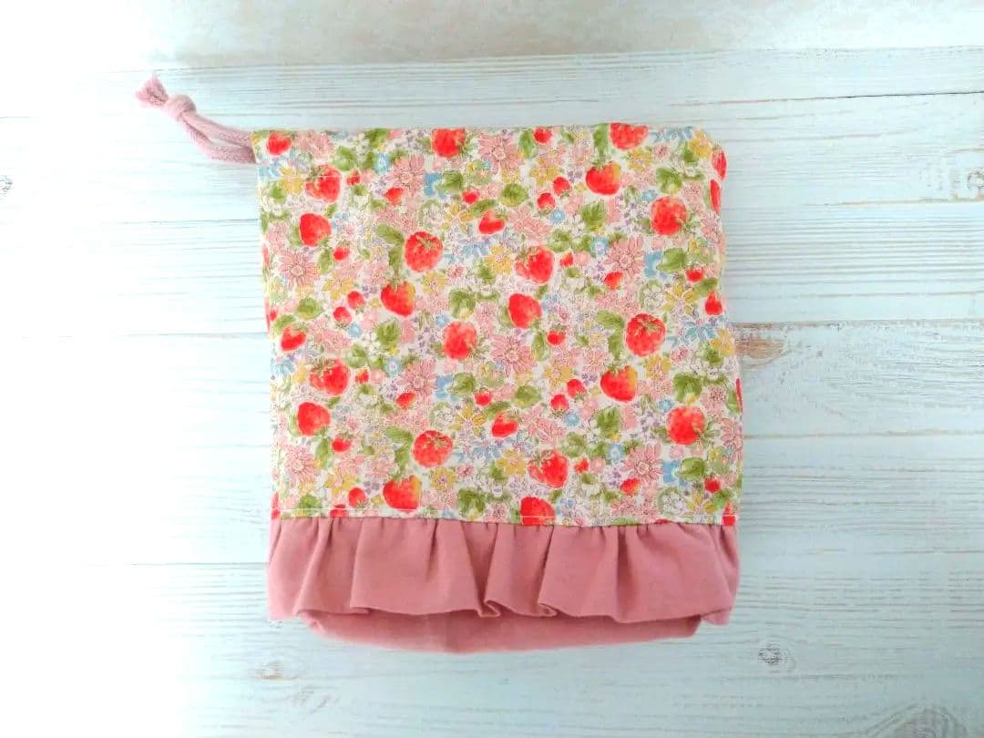 【オーダー受付中】ハンドメイド☆いちご柄 お弁当袋&コップ袋セット