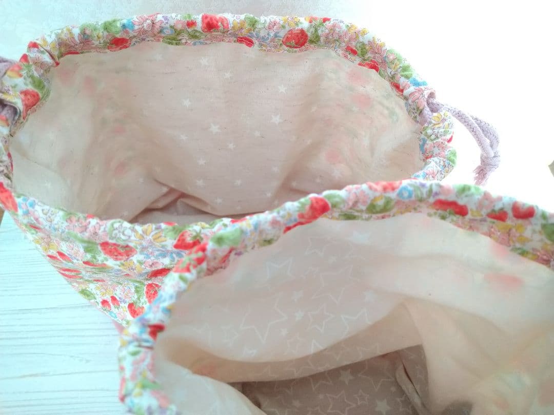 【オーダー受付中】ハンドメイド☆いちご柄 お弁当袋&コップ袋セット