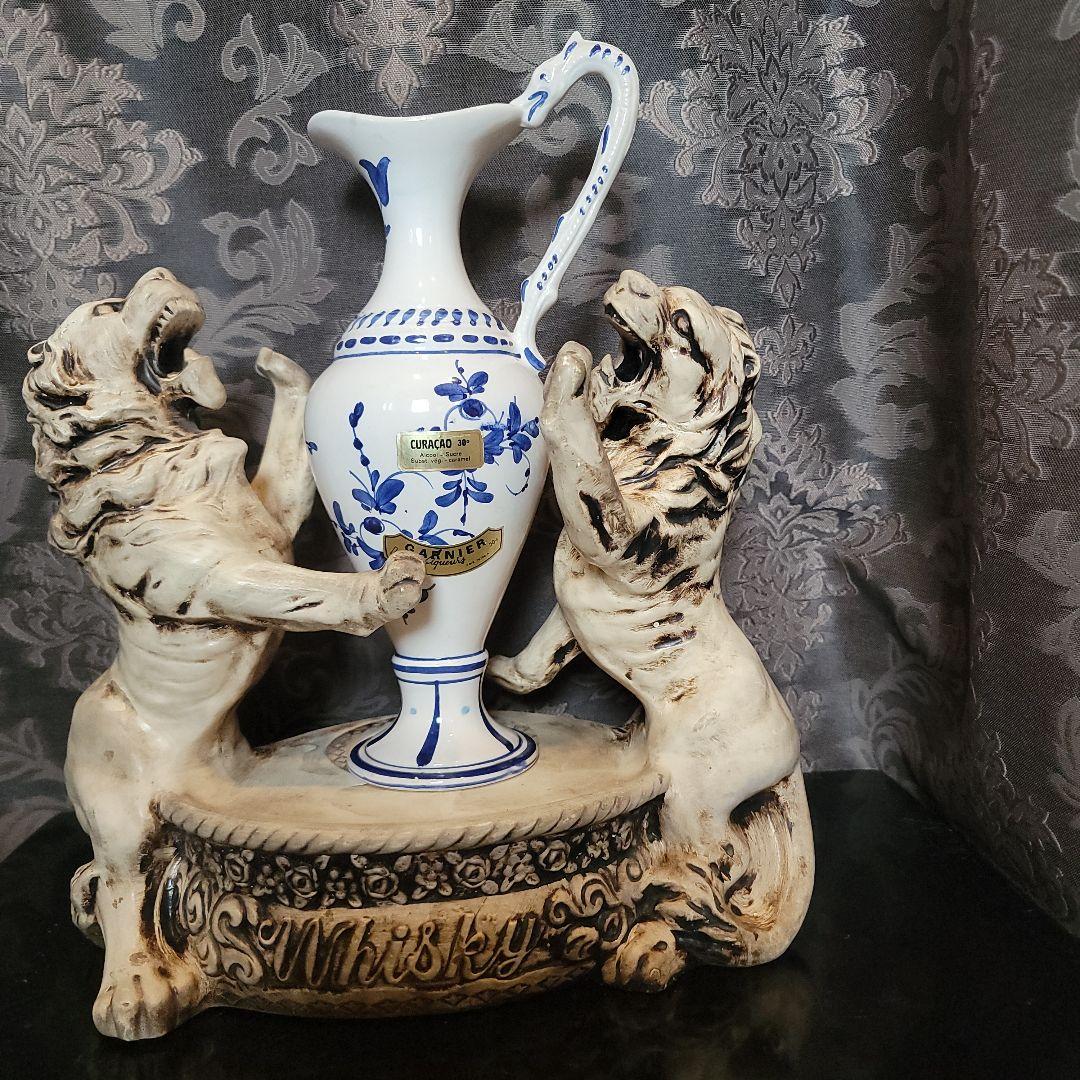 ヴィンテージ　ライオン彫刻の置物　 ウイスキーホルダー　酒台　インテリア　多用途