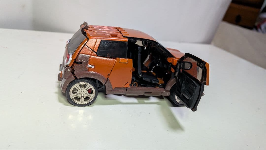 UNIQUE TOYS DUMBER トランスフォーマー マッドフラップ似