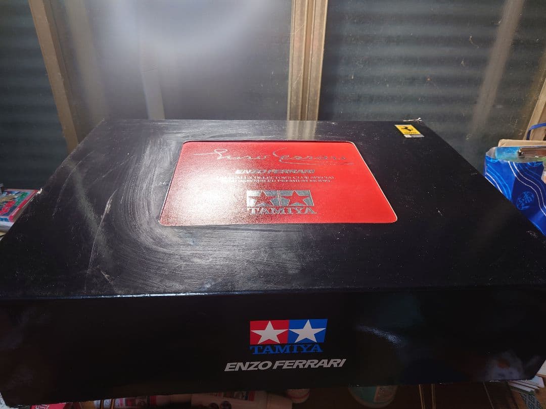 タミヤ　1/12 エンツォフェラーリ　セミアッセンブルモデル (箱に難アリ)