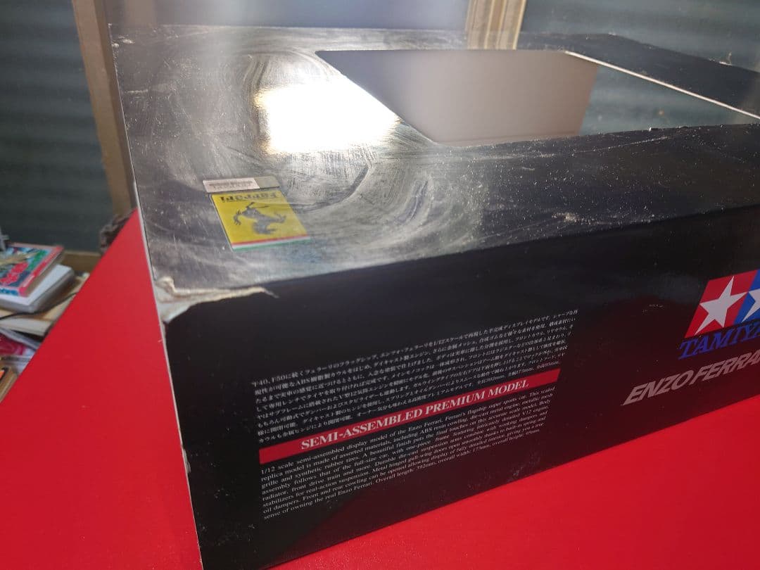 タミヤ　1/12 エンツォフェラーリ　セミアッセンブルモデル (箱に難アリ)