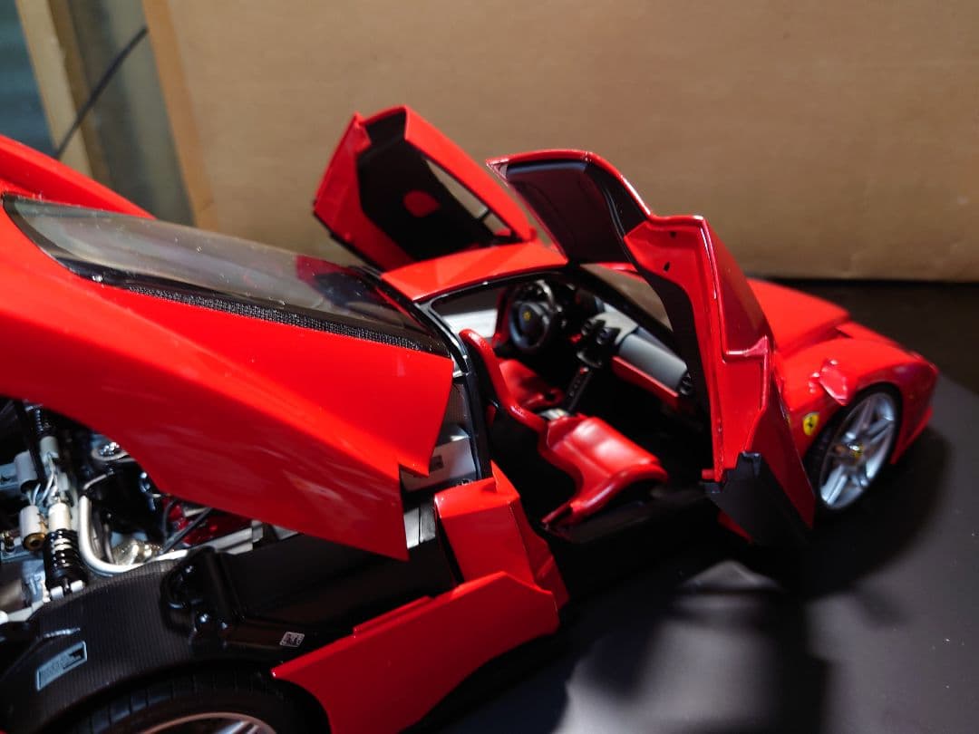 タミヤ　1/12 エンツォフェラーリ　セミアッセンブルモデル (箱に難アリ)