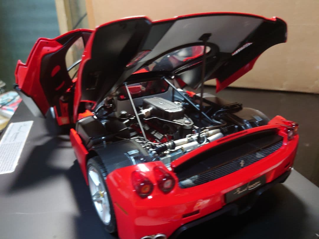 タミヤ　1/12 エンツォフェラーリ　セミアッセンブルモデル (箱に難アリ)