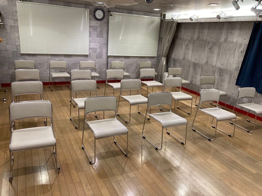 スタッキングチェア　20脚　専用キャリー付き